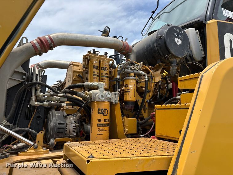 image for item FG0475 2015 Caterpillar 745C articulated water truck