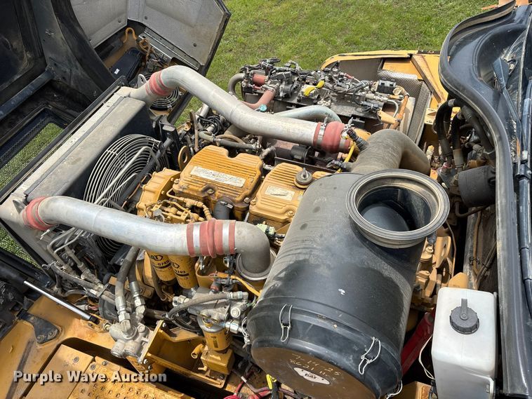 image for item FG0475 2015 Caterpillar 745C articulated water truck