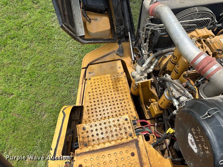 image for item FG0475 2015 Caterpillar 745C articulated water truck