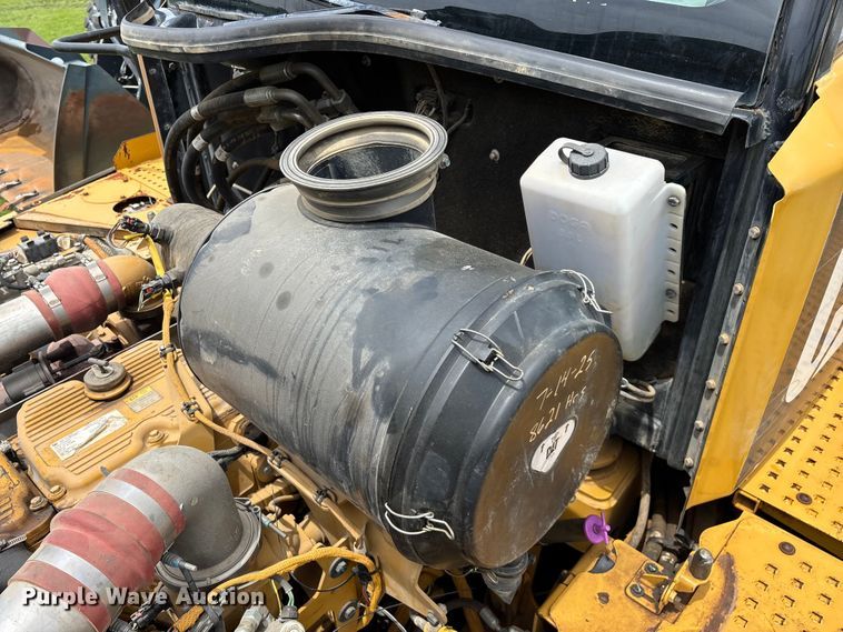 image for item FG0475 2015 Caterpillar 745C articulated water truck