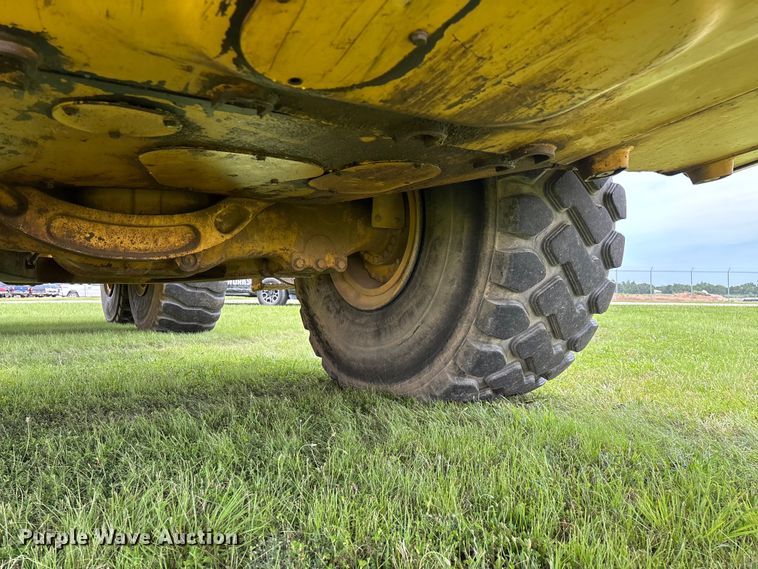 image for item FG0475 2015 Caterpillar 745C articulated water truck