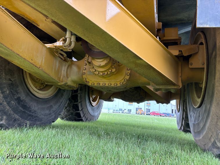 image for item FG0475 2015 Caterpillar 745C articulated water truck