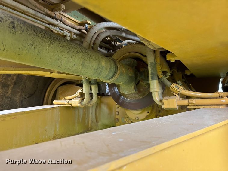 image for item FG0475 2015 Caterpillar 745C articulated water truck