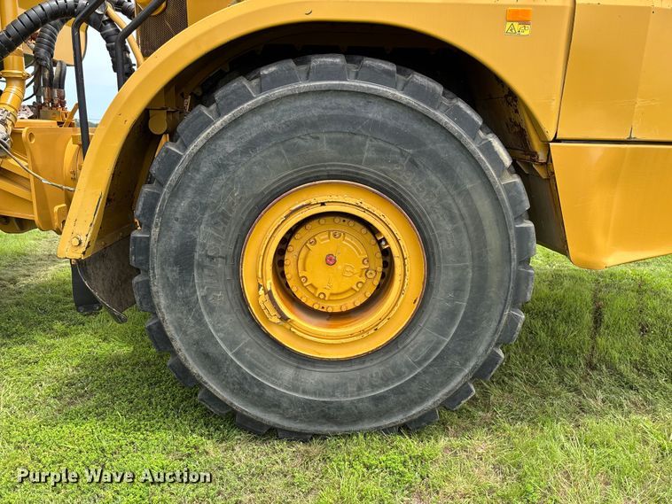 image for item FG0475 2015 Caterpillar 745C articulated water truck