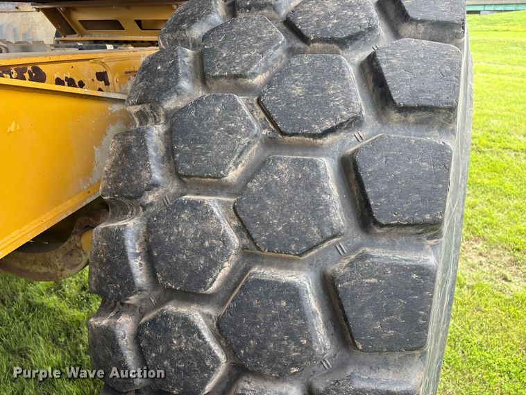 image for item FG0475 2015 Caterpillar 745C articulated water truck