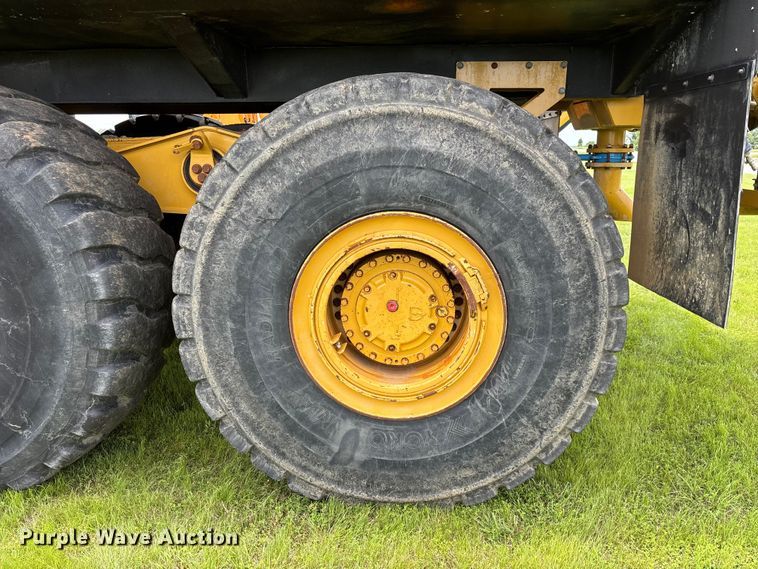 image for item FG0475 2015 Caterpillar 745C articulated water truck