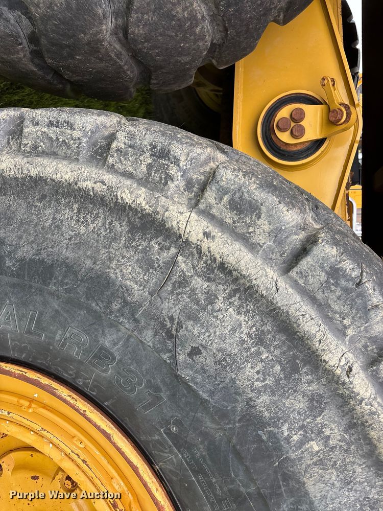 image for item FG0475 2015 Caterpillar 745C articulated water truck