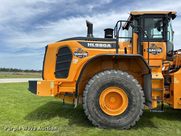 image for item FG0476 Hyundai HL980A wheel loader