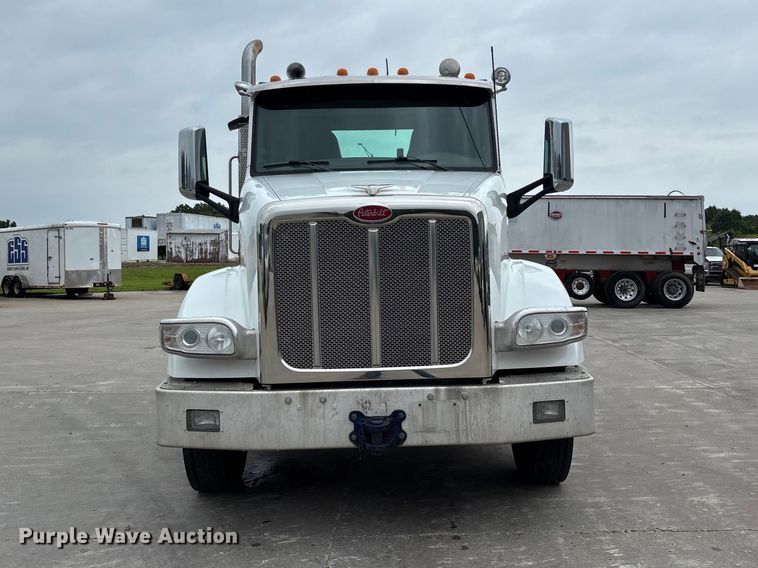 image for item FG0490 2016 Peterbilt 567 semi truck