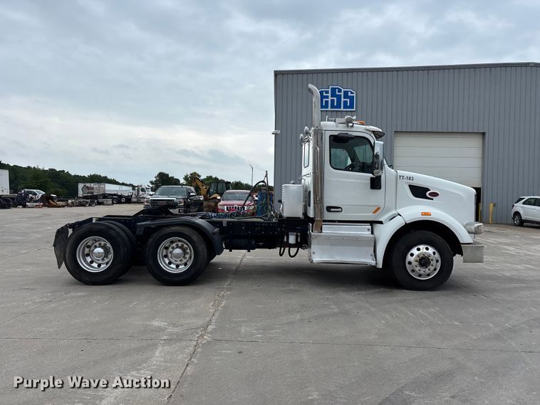 image for item FG0490 2016 Peterbilt 567 semi truck