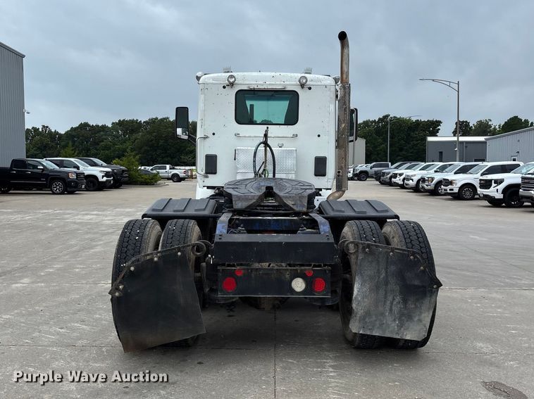 image for item FG0490 2016 Peterbilt 567 semi truck