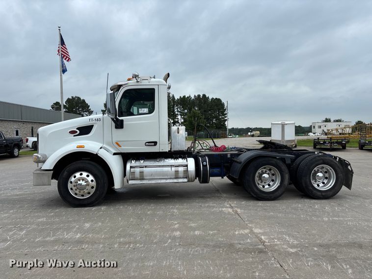 image for item FG0490 2016 Peterbilt 567 semi truck