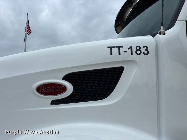 image for item FG0490 2016 Peterbilt 567 semi truck
