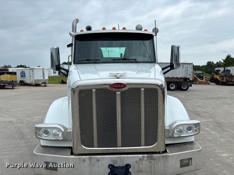 image for item FG0490 2016 Peterbilt 567 semi truck