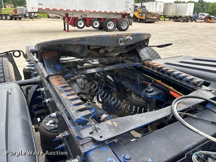 image for item FG0490 2016 Peterbilt 567 semi truck