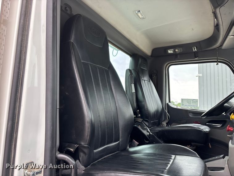 image for item FG0490 2016 Peterbilt 567 semi truck