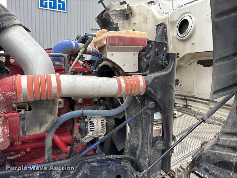 image for item FG0490 2016 Peterbilt 567 semi truck