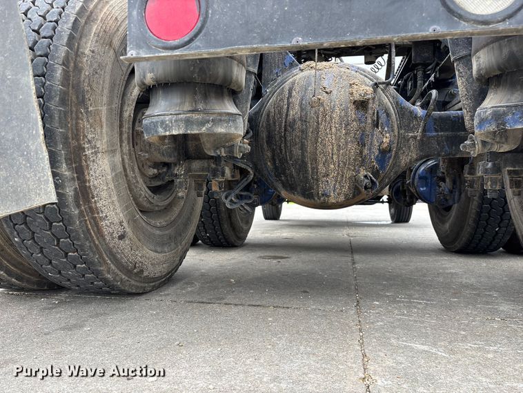 image for item FG0490 2016 Peterbilt 567 semi truck