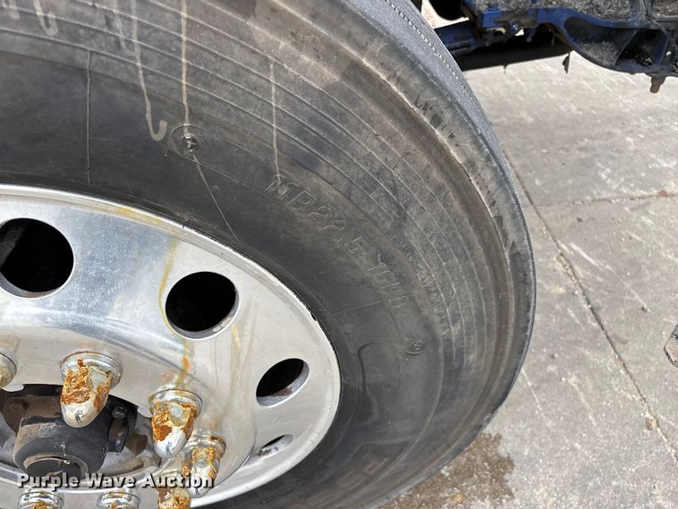 image for item FG0490 2016 Peterbilt 567 semi truck