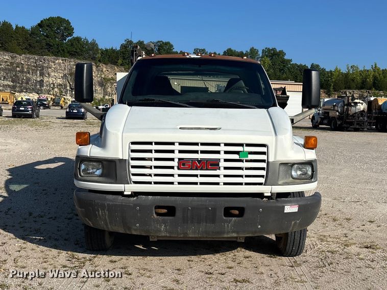 image for item FG0521 2006 GMC C5500 utility / service truck