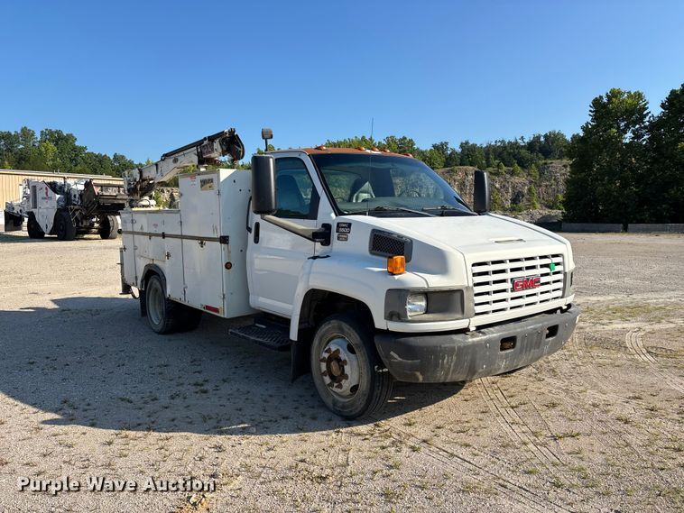 image for item FG0521 2006 GMC C5500 utility / service truck