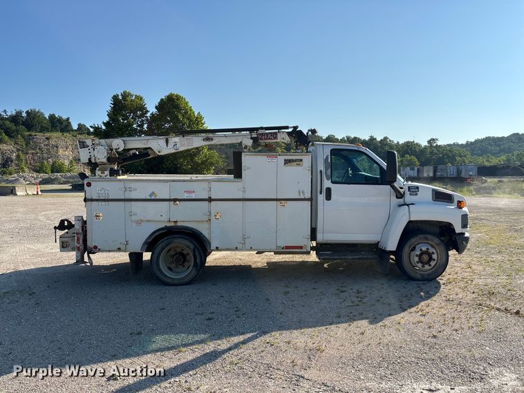 image for item FG0521 2006 GMC C5500 utility / service truck