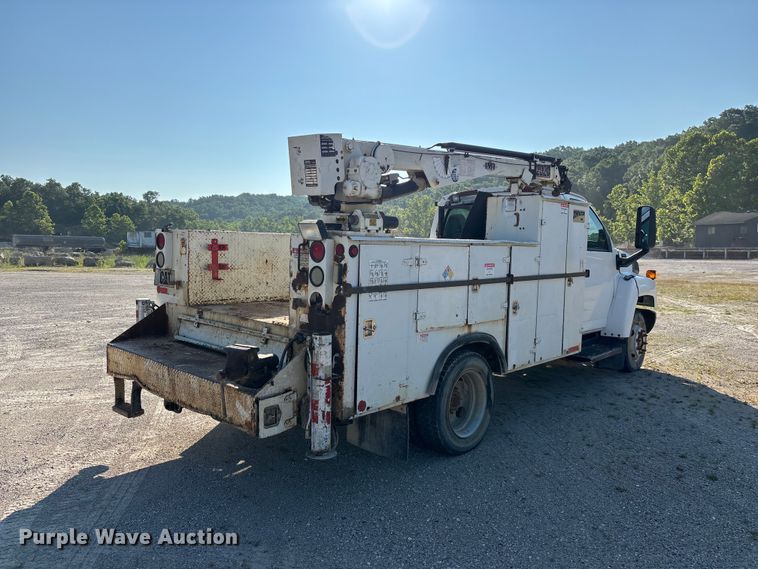 image for item FG0521 2006 GMC C5500 utility / service truck