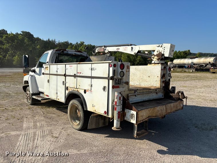 image for item FG0521 2006 GMC C5500 utility / service truck
