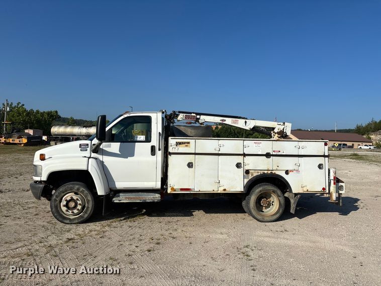 image for item FG0521 2006 GMC C5500 utility / service truck