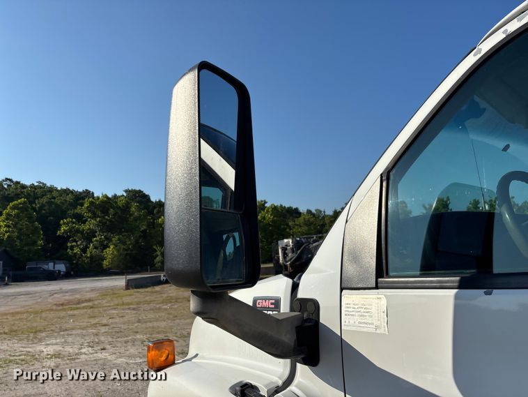 image for item FG0521 2006 GMC C5500 utility / service truck