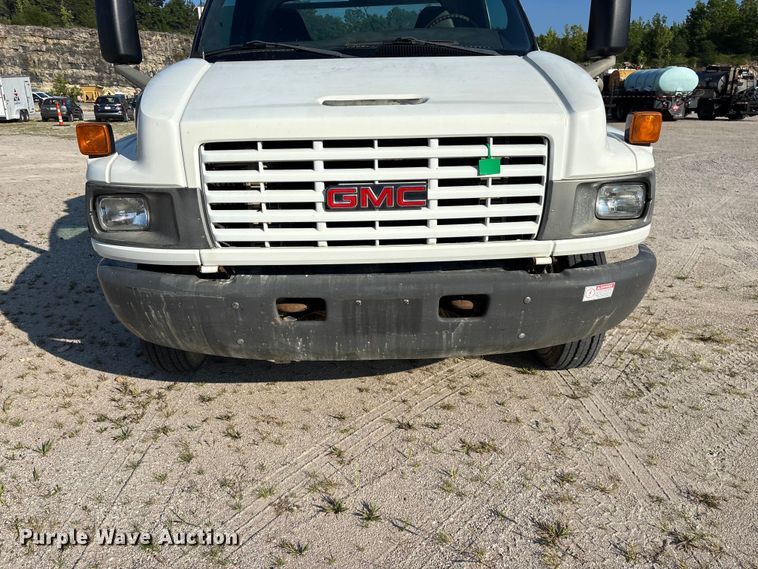 image for item FG0521 2006 GMC C5500 utility / service truck