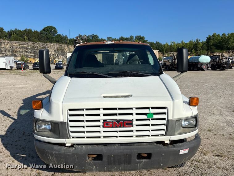 image for item FG0521 2006 GMC C5500 utility / service truck