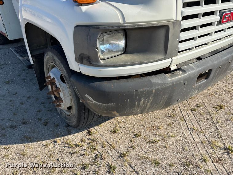 image for item FG0521 2006 GMC C5500 utility / service truck