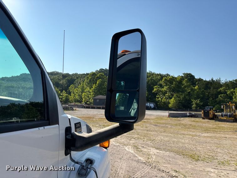 image for item FG0521 2006 GMC C5500 utility / service truck