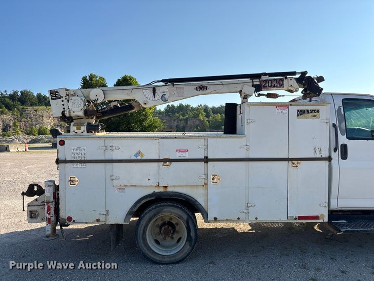 image for item FG0521 2006 GMC C5500 utility / service truck