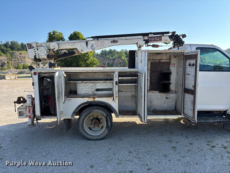 image for item FG0521 2006 GMC C5500 utility / service truck