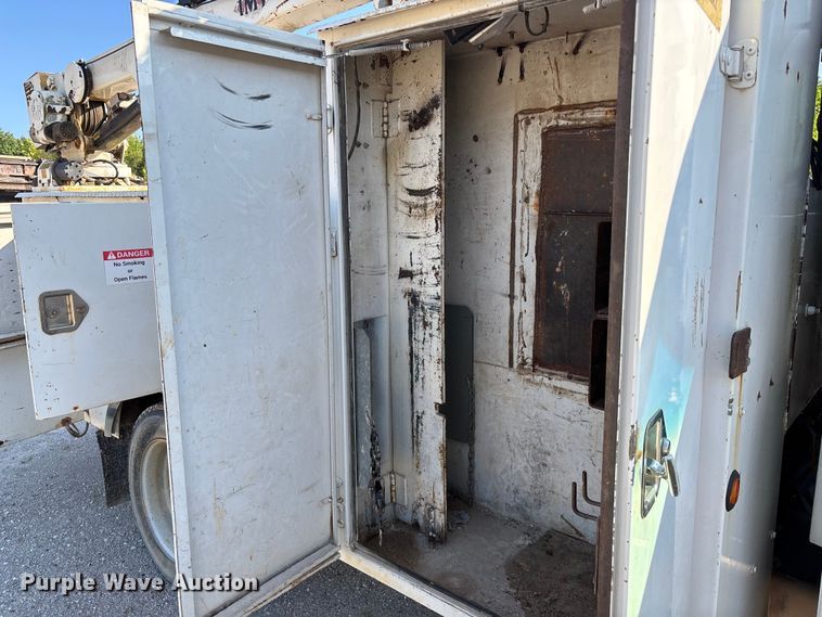 image for item FG0521 2006 GMC C5500 utility / service truck