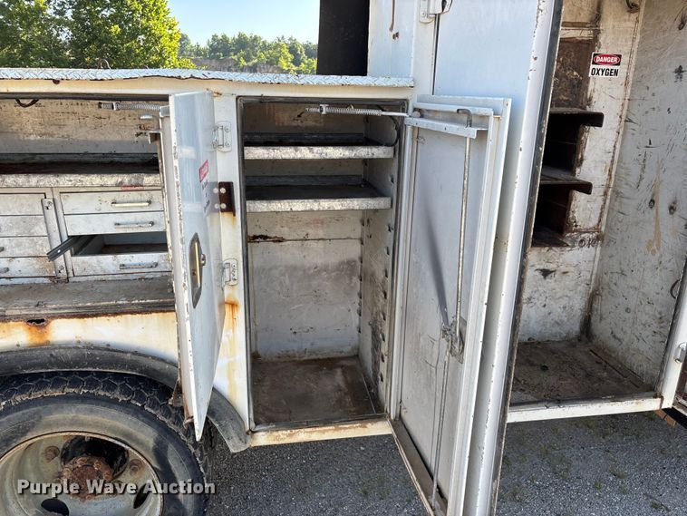 image for item FG0521 2006 GMC C5500 utility / service truck