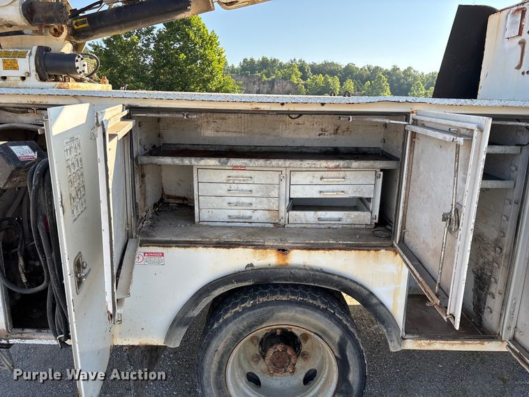 image for item FG0521 2006 GMC C5500 utility / service truck