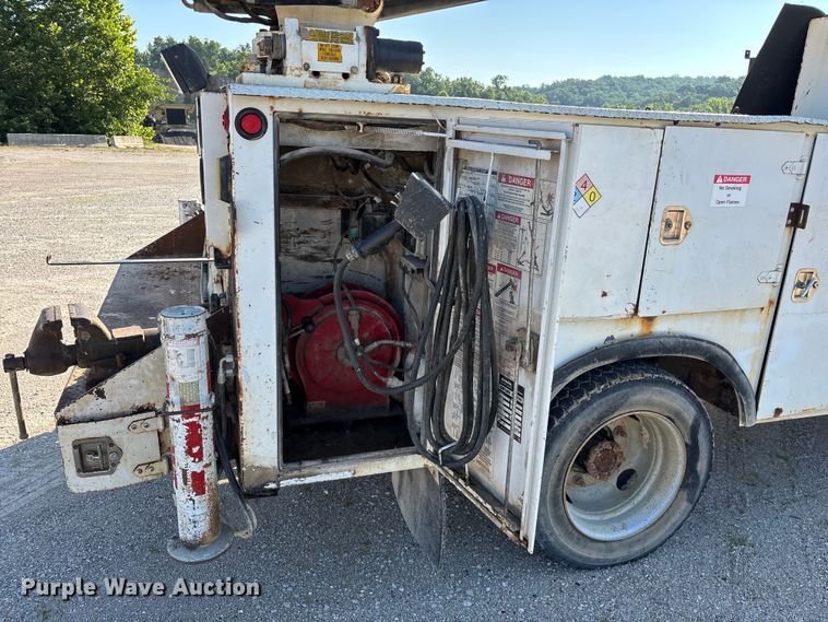 image for item FG0521 2006 GMC C5500 utility / service truck