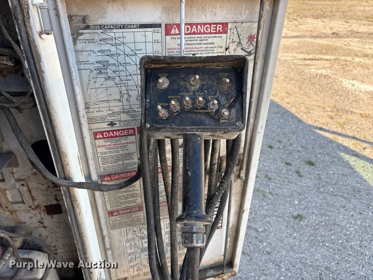 image for item FG0521 2006 GMC C5500 utility / service truck