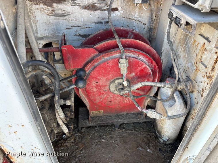 image for item FG0521 2006 GMC C5500 utility / service truck