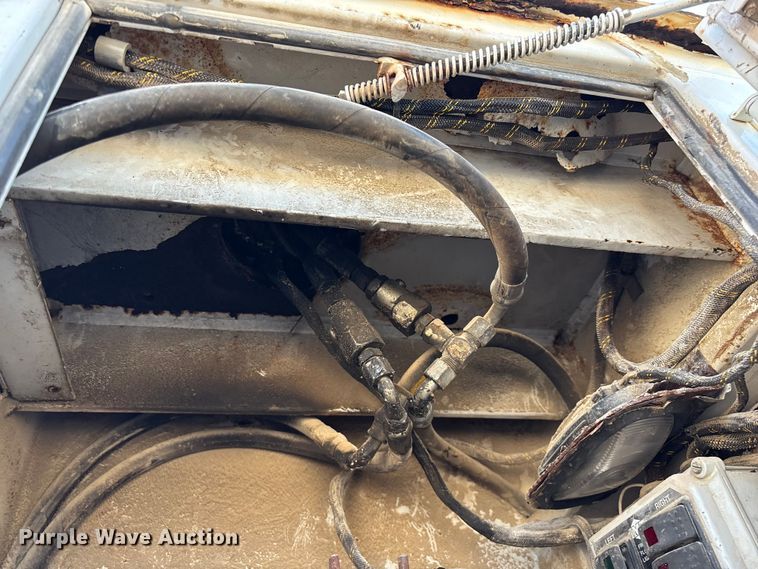 image for item FG0521 2006 GMC C5500 utility / service truck