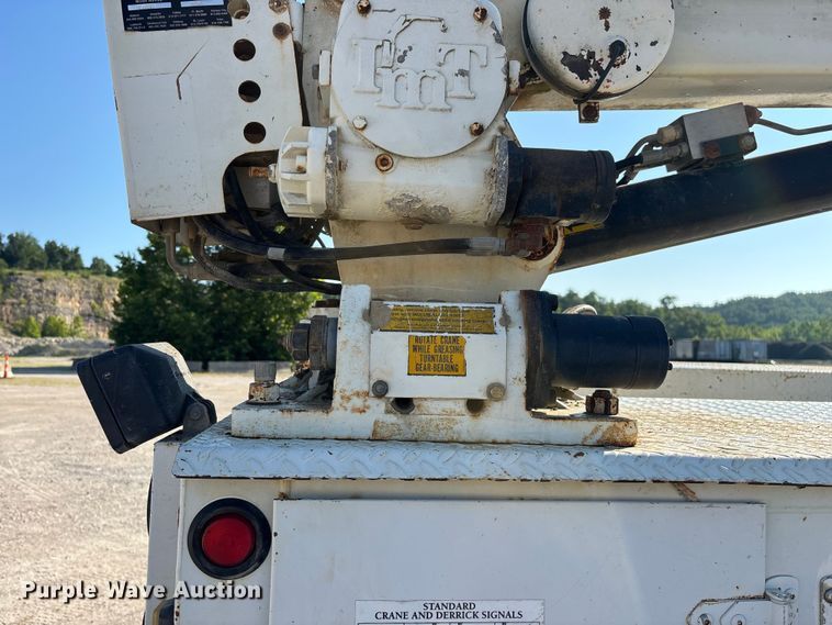 image for item FG0521 2006 GMC C5500 utility / service truck