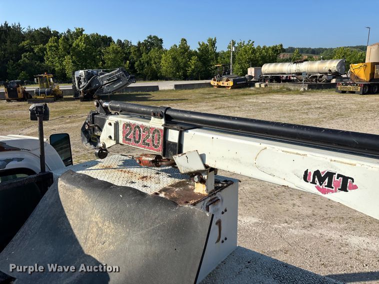 image for item FG0521 2006 GMC C5500 utility / service truck
