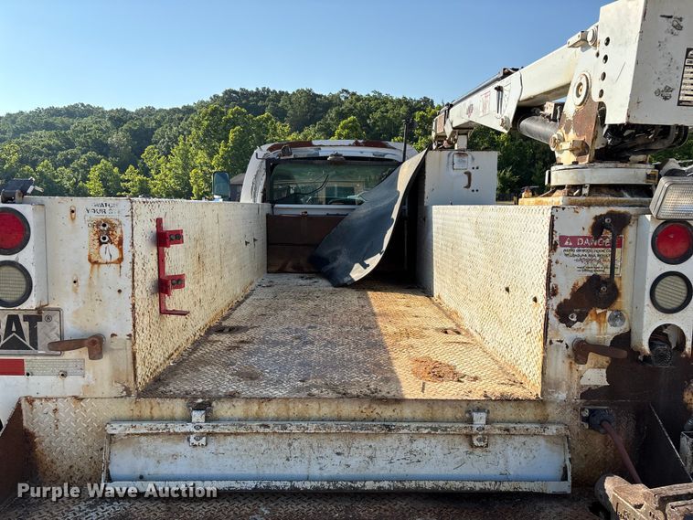 image for item FG0521 2006 GMC C5500 utility / service truck