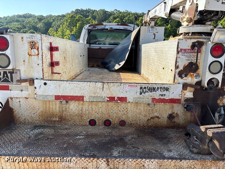 image for item FG0521 2006 GMC C5500 utility / service truck