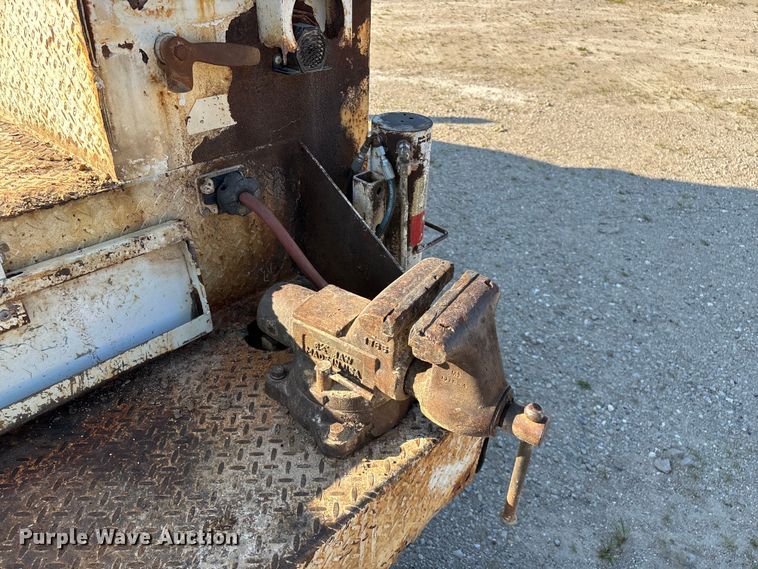 image for item FG0521 2006 GMC C5500 utility / service truck