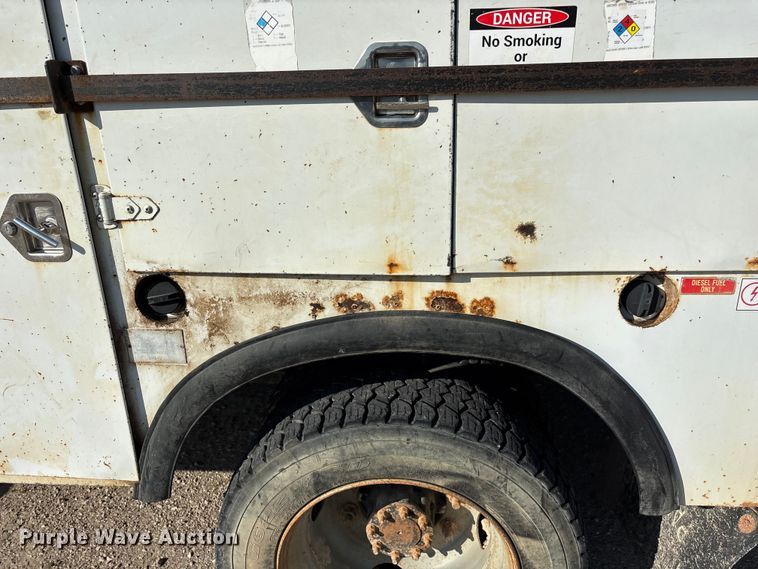 image for item FG0521 2006 GMC C5500 utility / service truck