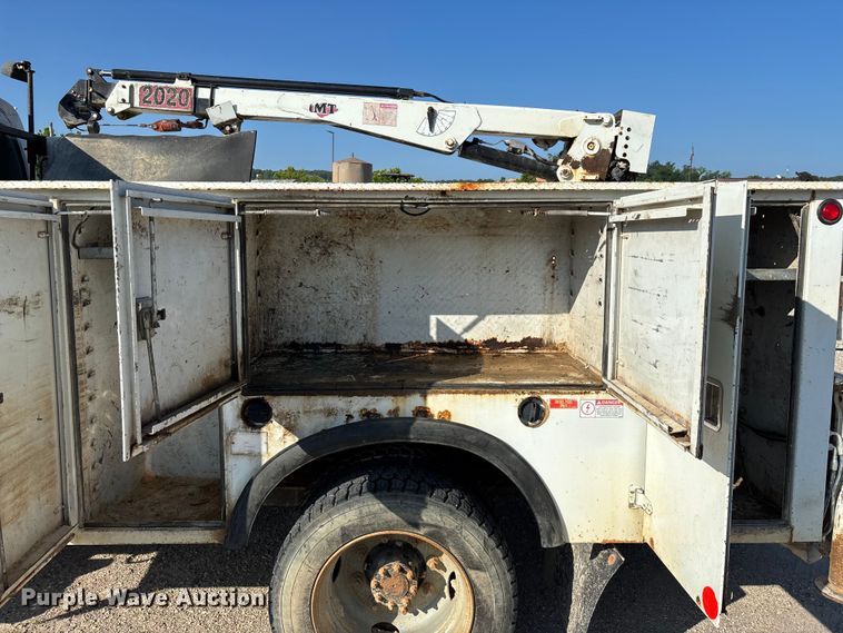 image for item FG0521 2006 GMC C5500 utility / service truck